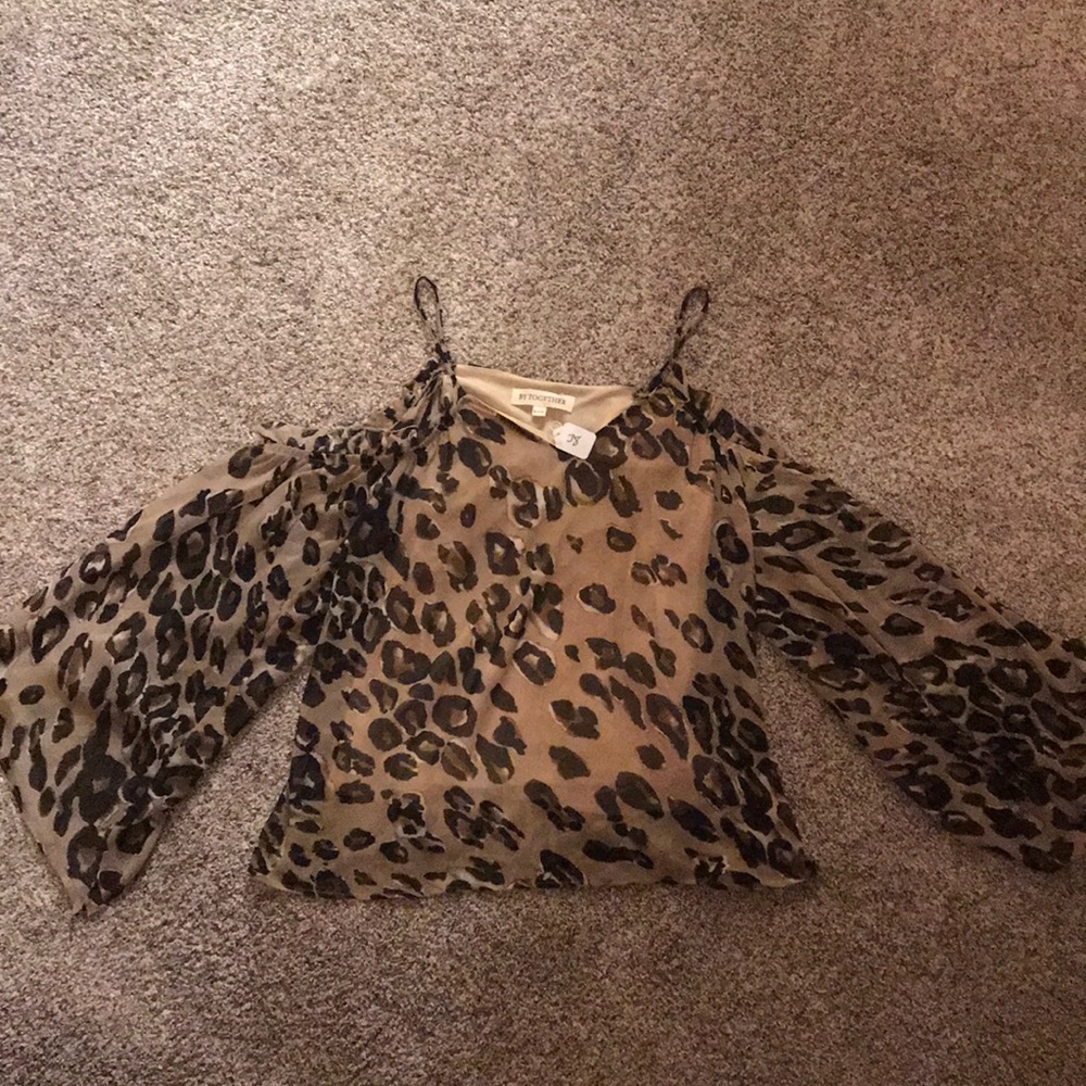 Sexy off the shoulder print blouse! NWT!